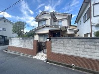向日市、伏見区、南区の不動産なら<br>センチュリー21ユニバーサルホームサービス向日町店へ！ 建築条件無し土地につき、お好きなハウスメーカー・工務店で建築可能♪ 
阪急『東向日駅』まで徒歩６分と通勤・通学に便利な立地！
南東角地につき陽当たり・通風良好！