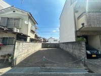 向日市、伏見区、南区の不動産なら<br>センチュリー21ユニバーサルホームサービス向日町店へ！ 阪急とＪＲの２ＷＡＹアクセス可能！
自由設計につき、お好きな間取りにて建築可能♪
前道ゆったり６ｍの整形地！徒歩圏内に生活施設が充実で生活便利！