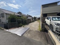 向日市、伏見区、南区の不動産なら<br>センチュリー21ユニバーサルホームサービス向日町店へ！ 土地広々約４６坪！
建築条件無し売土地☆お好きなハウスメーカー・工務店で建築可能！
「久我」停留所まで徒歩３分！