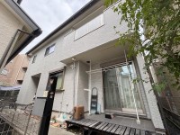 向日市、伏見区、南区の不動産なら<br>センチュリー21ユニバーサルホームサービス向日町店へ！ 各居室収納スペース有り！駐車２台可能！
家事動線も優れた暮らしやすい３ＬＤＫのお家！
ＬＤＫには床暖房付で寒い日も快適なリビングで寛ぎの時間をお過ごしいただけます♪