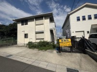 向日市、伏見区、南区の不動産なら<br>センチュリー21ユニバーサルホームサービス向日町店へ！ 建築条件無し土地！お好きなハウスメーカー・工務店で建築可能☆
阪急西山天王山駅まで徒歩１４分！通勤・通学に便利！
前道ゆったり６ｍ！閑静な住宅地につき交通量少なめ♪