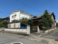向日市、伏見区、南区の不動産なら<br>センチュリー21ユニバーサルホームサービス向日町店へ！ 阪急『西山天王山駅』まで徒歩１５分！解体更地！
小学校・中学校や買い物施設も徒歩圏内♪
建築条件無し売り土地につき、お好きなハウスメーカー・工務店で建築可能！