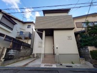 阪急『西向日駅』徒歩７分の駅近物件！
全居室収納＆天井収納庫付きで収納豊富な３ＬＤＫのお家♪
約１６帖のＬＤＫには床暖房付きで寒い冬も安心です！
