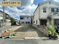 向日市、伏見区、南区の不動産なら<br>センチュリー21ユニバーサルホームサービス向日町店へ！ 自由設計につきお好きな間取りで建築可能！
北西角地につき、陽当たり良好！阪急とＪＲの２ＷＡＹアクセス！
徒歩圏内に商業施設充実！
