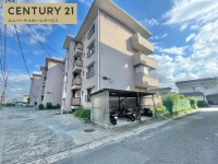 向日市、伏見区、南区の不動産なら<br>センチュリー21ユニバーサルホームサービス向日町店へ！ 即入居可！リフォーム歴有の角部屋！
阪急「西山天王山」駅まで徒歩７分！通勤・通学やお出かけに便利♪
リフォームのお見積り・ご相談無料で承ります♪