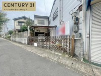 向日市、伏見区、南区の不動産なら<br>センチュリー21ユニバーサルホームサービス向日町店へ！ 建築条件無し土地！文化センター通り沿いで路面店にもオススメ！
駅まで平坦で毎日の通学・通勤も安心です！
倉庫や駐車場としても利用可能！