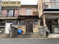 向日市、伏見区、南区の不動産なら<br>センチュリー21ユニバーサルホームサービス向日町店へ！ 収益物件としてもご検討いただけます！
リフォームのお見積り・ご相談は無料！
現況空家の４ＤＫのお家♪