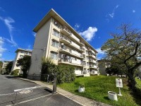 向日市、伏見区、南区の不動産なら<br>センチュリー21ユニバーサルホームサービス向日町店へ！ ５階建最上階！南北両面バルコニーで陽当たり・通風良良好！
ファミリー世帯におすすめの４ＤＫ！
室内大変丁寧に使用されています！
