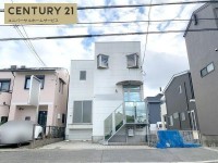 向日市、伏見区、南区の不動産なら<br>センチュリー21ユニバーサルホームサービス向日町店へ！ プール付きの物件！
ダイビングの練習ができるプール室あり！
倉庫・趣味のスペースとしてオススメ！！
