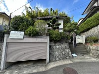 向日市、伏見区、南区の不動産なら<br>センチュリー21ユニバーサルホームサービス向日町店へ！ 軽量鉄骨造！土地面積広々約７２．３９坪！
長岡第四中学校まで徒歩１０分とお子様の通学も安心！
前道６.２メートル！接道南東向きの為、陽当たり良好！