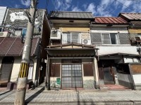 阪急「東向日」駅まで徒歩１１分！通勤・通学やお出かけに便利な立地♪
生活施設や教育施設が徒歩圏内に充実！
南向きにつき日当たり＆通風大変良好です！