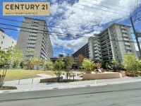 向日市、伏見区、南区の不動産なら<br>センチュリー21ユニバーサルホームサービス向日町店へ！ サウスコートの最上階！南向きで陽当たり良好！夏には花火大会も家から楽しめます♪
室内大変キレイにお使いです！各居室の収納が充実！
ペット飼育可能(規約あり)！