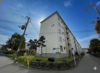 向日市、伏見区、南区の不動産なら<br>センチュリー21ユニバーサルホームサービス向日町店へ！ 阪急【長岡天神駅】まで徒歩８分！２ＷＡＹアクセスで通勤・通学にも便利な立地です♪
南バルコニーで日当たり・通風良好！
室内ハウスクリーニング済の為、即入居可能です！