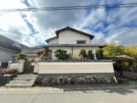 向日市、伏見区、南区の不動産なら<br>センチュリー21ユニバーサルホームサービス向日町店へ！ 建築条件無し売土地につき、お好きな工務店やハウスメーカーで建築！
土地面積約６５坪！間口広々１４．６ｍ！
阪急「西向日」駅まで徒歩１２分で利便性の高い立地♪