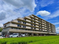 小学校・中学校が徒歩圏内でお子様の通学も安心☆
日当たりがよく、南側は田園を見渡すことのできる開放感良好なお部屋！
コンビニも近く生活に便利な立地です♪