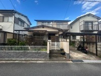 建築条件無し土地につき、お好きな工務店やハウスメーカーで建築可能！
南向きで陽当り良好！ゆとりの土地３９．４３坪の整形地！解体更地渡し！