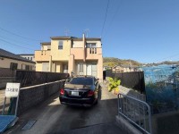 向日市、伏見区、南区の不動産なら<br>センチュリー21ユニバーサルホームサービス向日町店へ！ 阪急「大山崎」駅・ＪＲ「山崎」駅まで徒歩５分！２ＷＡＹアクセス！
南向きで陽当たりが良く明るいお家♪
２台駐車可能で来客時も安心！