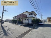 北西角地に位置する広々約５２坪の売土地☆
建築条件無土地の為、お好きなハウスメーカー・工務店で建築可能！
生活施設が徒歩圏内に充実しており毎日の暮らしに便利な立地！