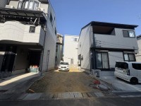 建築条件無し土地！お好きなハウスメーカー・工務店で建築可能！
ＪＲ「向日町」駅まで徒歩５分・阪急「東向日」駅まで徒歩７分！
南向きの整形地！前道ゆったり６ｍ！