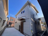 向日市、伏見区、南区の不動産なら<br>センチュリー21ユニバーサルホームサービス向日町店へ！ 普通車５駐車可能♪
土地ゆったり約５１坪！子育て世代が集まる閑静な住宅地！
徒歩圏内に買物施設や小・中学校もあり、生活に便利な立地です！