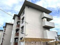 向日市、伏見区、南区の不動産なら<br>センチュリー21ユニバーサルホームサービス向日町店へ！ 阪急「西山天王山」駅まで徒歩８分！
２０２３年７月室内全面リノベーション済！
南側Ｌ型バルコニーの為、採光通風大変良好！
２ＬＤＫの工夫たっぷり使い勝手の良い間取り♪