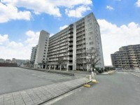 向日市、伏見区、南区の不動産なら<br>センチュリー21ユニバーサルホームサービス向日町店へ！ 南向きバルコニーの為、陽当たり良好！
ＪＲ・阪急まで徒歩１０分圏内で毎日の生活も充実！
現在空室の為、即入居可！