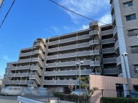 向日市、伏見区、南区の不動産なら<br>センチュリー21ユニバーサルホームサービス向日町店へ！ 最上階南向きの４ＬＤＫのお部屋で陽当たり・通風・眺望良好！
阪急『西向日駅』まで徒歩１１分と通勤・通学便利！
スーパーやコンビニが徒歩圏内で買い物便利な立地♪