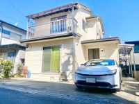 向日市、伏見区、南区の不動産なら<br>センチュリー21ユニバーサルホームサービス向日町店へ！ 駐車２台可能な４ＬＤＫ！
陽当たり良好な整形地！室内大変丁寧にご使用されております！
阪急『西向日駅』まで徒歩１１分と通勤・通学に便利！