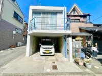 向日市、伏見区、南区の不動産なら<br>センチュリー21ユニバーサルホームサービス向日町店へ！ 阪急『桂駅』まで徒歩１３分！
気密・防音・耐震に良し！鉄筋コンクリート造のお家です！
徒歩圏内にスーパーやコンビニなど商業施設充実で生活に便利！