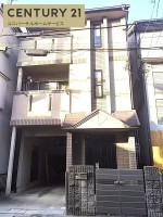 向日市、伏見区、南区の不動産なら<br>センチュリー21ユニバーサルホームサービス向日町店へ！ ２０２５年１１月リフォーム済み♪即入居可！
南向き＆北側が公園の為、陽当たり・通風良好です◎
３階洋室２部屋にはロフト有！