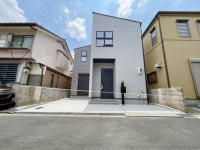 2026年7月完成の新築戸建!
阪急『東向日駅』まで徒歩15分!
間口広々約7メートル!各居室に収納完備!