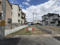 向日市、伏見区、南区の不動産なら<br>センチュリー21ユニバーサルホームサービス向日町店へ！ 建築条件無土地！お好きなハウスメーカー・工務店で建築可能！
小学校まで徒歩圏内！お子様の通学も安心！
周辺施設も充実しており生活に便利な立地です！