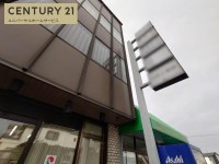 向日市、伏見区、南区の不動産なら<br>センチュリー21ユニバーサルホームサービス向日町店へ！ ＪＲ奈良線「城陽」駅から徒歩7分♪視認性の高い物件です！
元々、建設会社事務所として利用。建物正面には3台駐車可能です♪