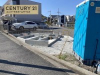 向日市、伏見区、南区の不動産なら<br>センチュリー21ユニバーサルホームサービス向日町店へ！ 阪急『西山天王山駅』まで徒歩１２分と通勤・通学便利！
角地につき、陽当たり・通風良好！
小・中学校まで徒歩圏内！お子様の通学も安心です！