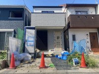 向日市、伏見区、南区の不動産なら<br>センチュリー21ユニバーサルホームサービス向日町店へ！ 阪急とＪＲの２ＷＡＹアクセス可能な好立地！
閑静な住宅地の整形地！南向きの為、陽当り良好！
周辺施設も徒歩圏内で生活便利な立地♪