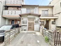 向日市、伏見区、南区の不動産なら<br>センチュリー21ユニバーサルホームサービス向日町店へ！ ２０２６年５月リフォーム完成予定！
南面にバルコニーがある為、陽当たり良好です♪
神川小学校まで徒歩１０分とお子様の通学も安心です☆
