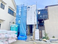 向日市、伏見区、南区の不動産なら<br>センチュリー21ユニバーサルホームサービス向日町店へ！ 阪急『東向日駅』とＪＲ『向日町駅』の駅近２ＷＡＹアクセス！
全３区画分譲地！収納スペースが豊富な間取り☆
周辺施設も充実しています！