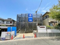 向日市、伏見区、南区の不動産なら<br>センチュリー21ユニバーサルホームサービス向日町店へ！ 南向きにつき日当たり良好！駐車２台可能！！
収納・設備が充実！３ＬＤＫのおうち♪
閑静な住宅街のため落ち着いた住環境！
閑静な住宅街のため落ち着いた住環境！