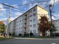 向日市、伏見区、南区の不動産なら<br>センチュリー21ユニバーサルホームサービス向日町店へ！ 阪急「長岡天神」駅まで徒歩８分！
室内丁寧にお使いです！南向きにつき日当たり良好！
小学校まで徒歩圏内！お子様の通学も安心です！