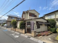 向日市、伏見区、南区の不動産なら<br>センチュリー21ユニバーサルホームサービス向日町店へ！ 店舗・事務所兼住宅に最適な大通り沿いの物件！
周辺交通量も少なめの為、お子様の通学も安心な立地！
リフォームのご相談も承っております！
