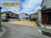 向日市、伏見区、南区の不動産なら<br>センチュリー21ユニバーサルホームサービス向日町店へ！ 阪急『西向日駅』まで徒歩１５分と通勤・通学に便利！
全居室収納スペース完備の４ＬＤＫ！
ＺＥＨ水準省エネ住宅！徒歩圏内には生活施設が充実♪