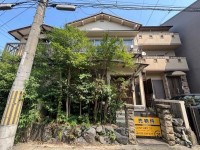 向日市、伏見区、南区の不動産なら<br>センチュリー21ユニバーサルホームサービス向日町店へ！ 建築条件無し土地！お好きなハウスメーカー・工務店で建築可能！
南向きの整形地！陽当たり・通風良好♪
生活施設がバランスよく揃った便利な立地です！