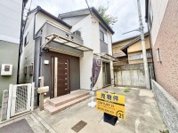 向日市、伏見区、南区の不動産なら<br>センチュリー21ユニバーサルホームサービス向日町店へ！ 収納スペースが充実した４ＬＤＫ中古戸建！
上鳥羽小学校まで徒歩９分とお子様の通学も安心♪
コンビニなどの生活施設が周辺に充実♪