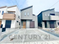 向日市、伏見区、南区の不動産なら<br>センチュリー21ユニバーサルホームサービス向日町店へ！ 全４区画！全区画３０坪以上！
駐車２台可能♪前道もゆったりしているので駐車もラクラク！
分譲地内につき交通量少なめ！子育て世帯にもオススメです！