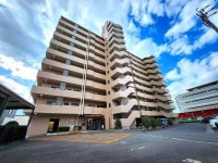 向日市、伏見区、南区の不動産なら<br>センチュリー21ユニバーサルホームサービス向日町店へ！ ２０２６年６月リフォーム済！
防犯面も安心なオートロック付マンション！南向きにで陽当たり良好！
徒歩圏内に買い物施設充実！生活に便利な立地です♪