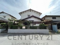 々約54.54坪!5DKとゆとりのある間取り♪
閑静な住宅地!近隣に教育施設や買物施設などが充実!
立替用地・リノベーション用物件にもおすすめです◎