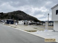 向日市、伏見区、南区の不動産なら<br>センチュリー21ユニバーサルホームサービス向日町店へ！ 全１８区画の分譲地！
前面道路６ｍ以上で駐車もラクラク！
建築条件無し売土地につき、お好きなハウスメーカー・工務店で建築可能！