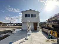 向日市、伏見区、南区の不動産なら<br>センチュリー21ユニバーサルホームサービス向日町店へ！ 全１８区画の分譲地！前面道路６ｍ以上で駐車もラクラク！
全居室６帖以上の３ＬＤＫで駐車も２台可能！
全室収納付きでお部屋を広々と使えます♪
