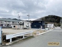 向日市、伏見区、南区の不動産なら<br>センチュリー21ユニバーサルホームサービス向日町店へ！ 全８区画の分譲地！
前面道路６ｍ以上で駐車もラクラク！ 
建築条件無し売土地につき、お好きなハウスメーカー・工務店で建築可能！