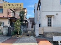 JRと阪急の2WAYアクセスで通勤や通学に便利!
徒歩圏内に買い物施設多く生活便利♪
専用橋を渡るプライベート感あふれる立地♪